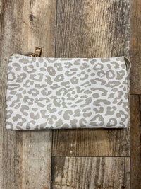 Wristlet Crossbody with 3 Compartments*